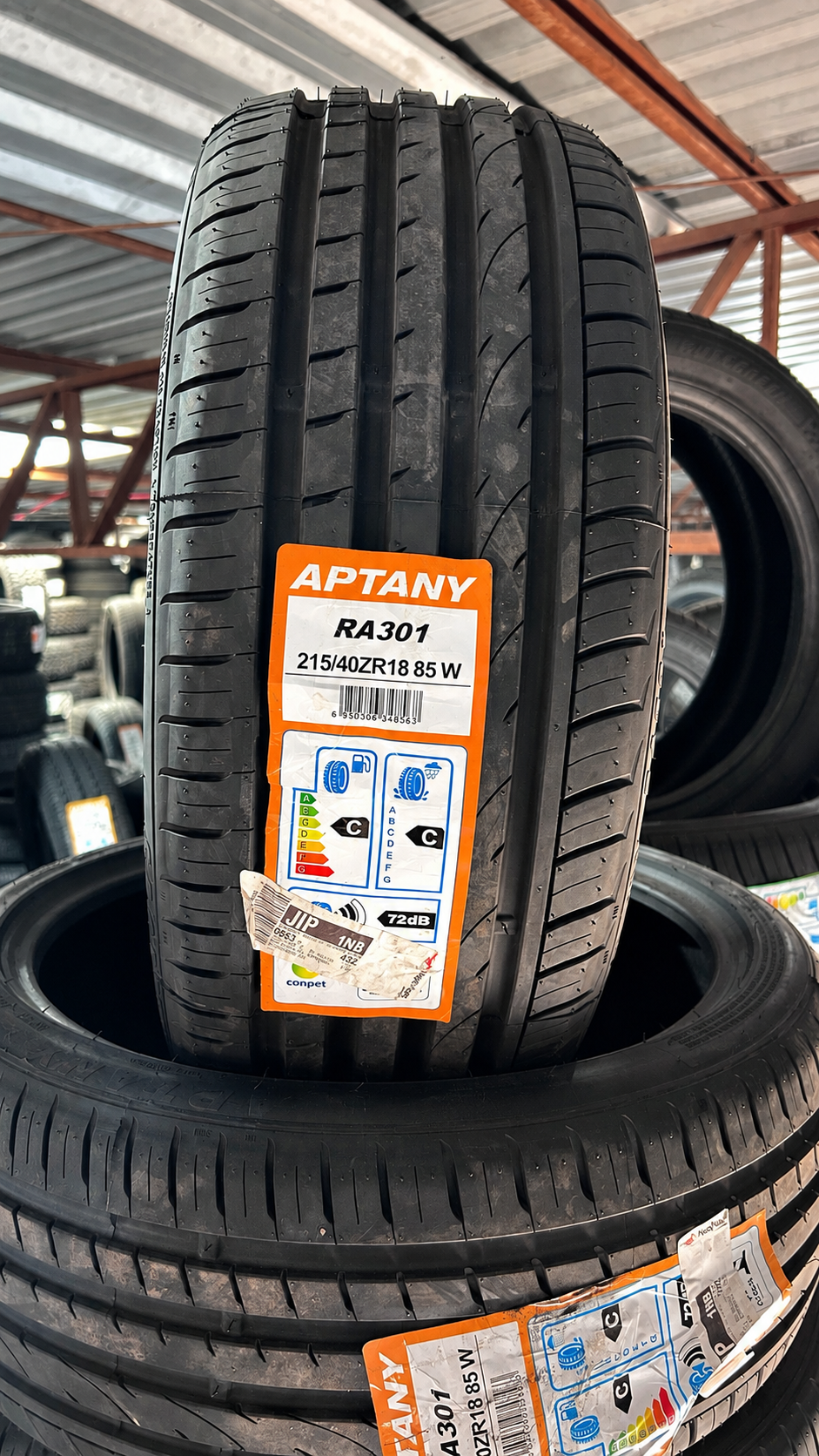 215/40R18